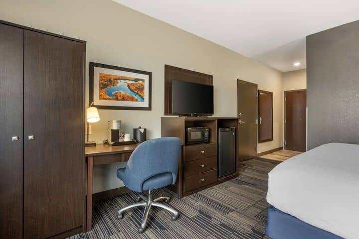 Room 13 of 39